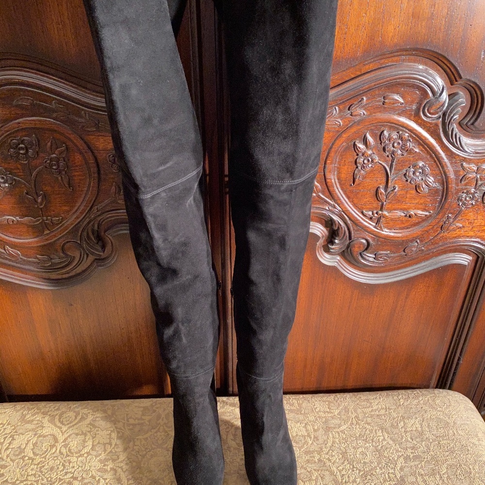 New Classic Women’s Black Suede Stuart Weitzman Over the Knee Boots Size 9M